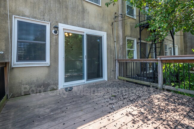 Building Photo - 2110 E Fairmount Ave