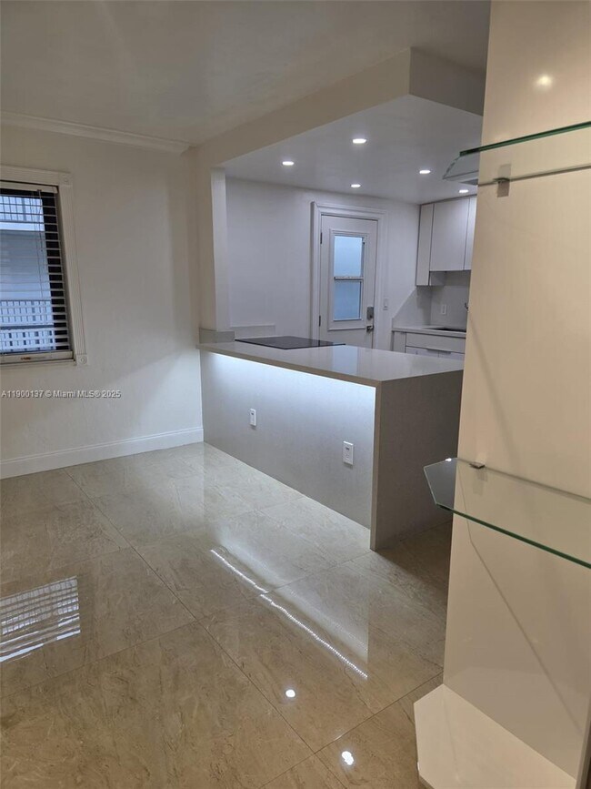 Building Photo - 3240 Mary St