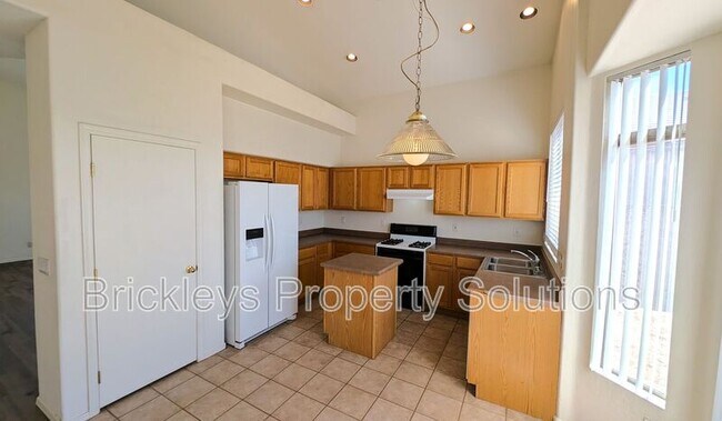 Building Photo - 3393 E Wyatt Way