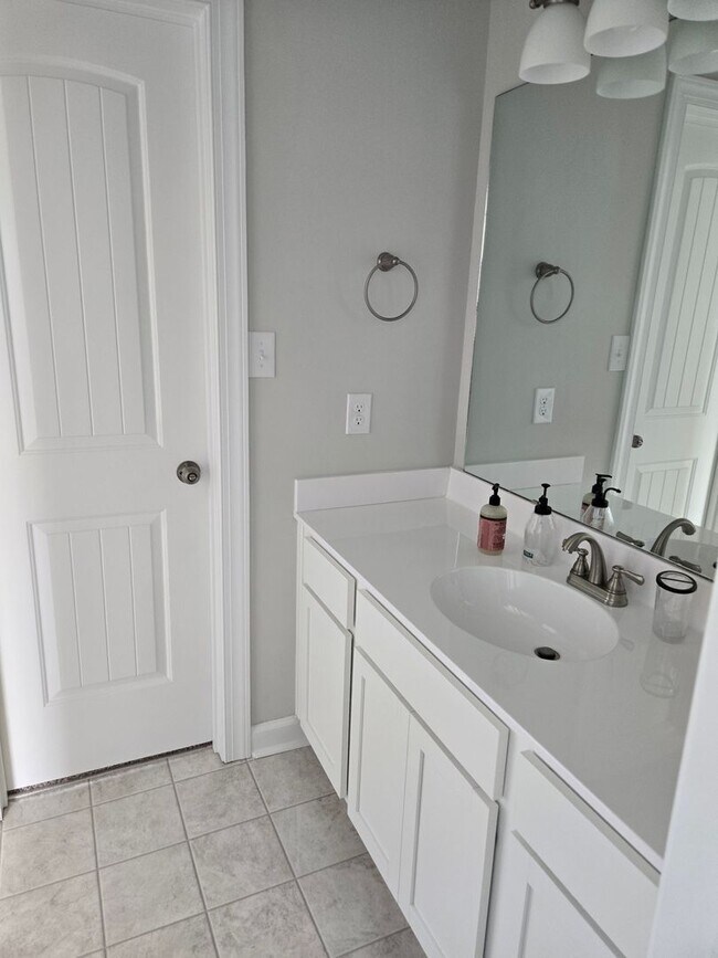 Building Photo - 309 Samuel Run Dr