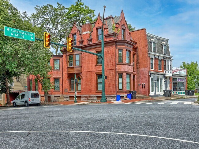 Building Photo - 1000 N 6th St