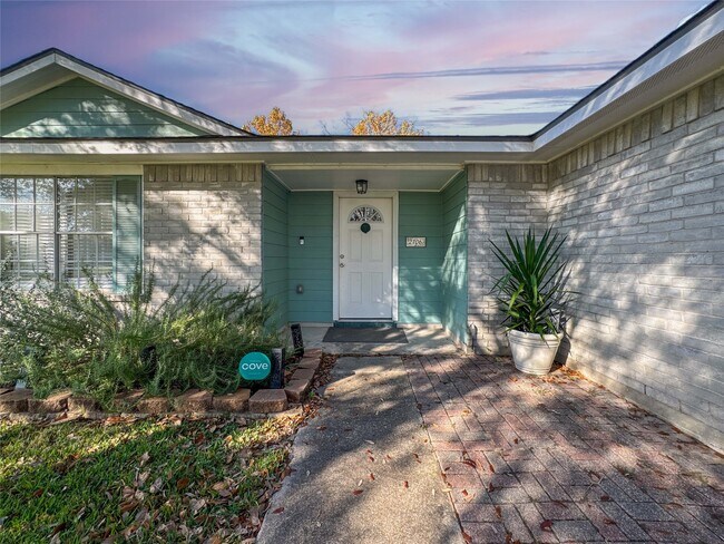 Building Photo - 2706 Orion Dr