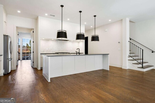 Building Photo - 160 4th St