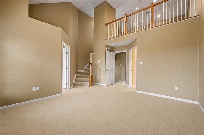 Building Photo - 208 Village Pl