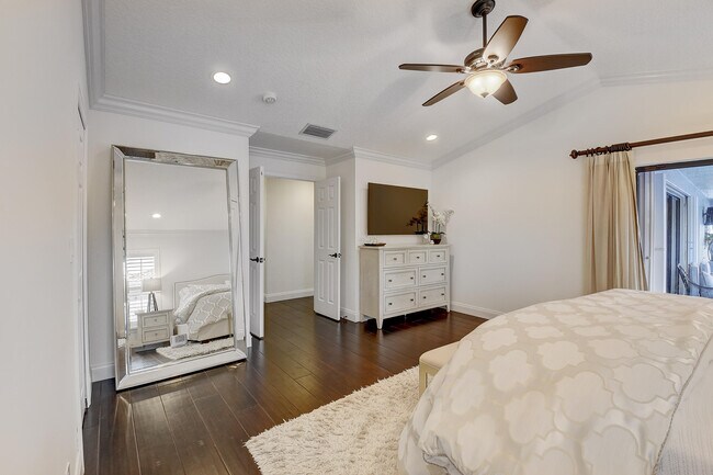 Building Photo - 5075 Marina Cir