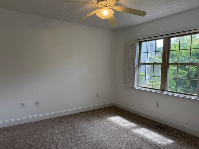 Building Photo - 105 Owls Nest Ct