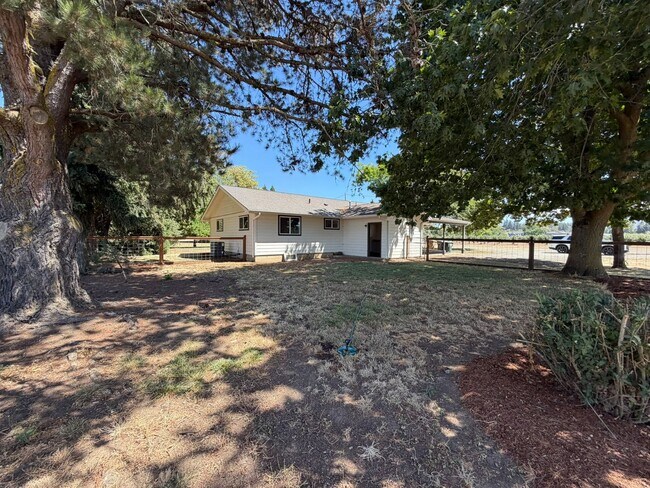 Building Photo - 27840 7 Mile Ln