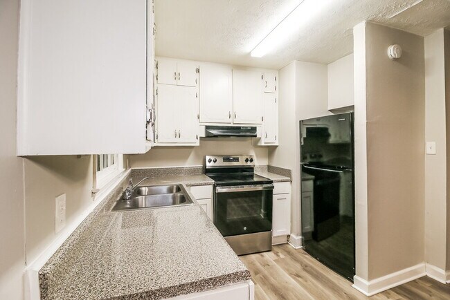 Building Photo - 30 Hidden Pines Dr