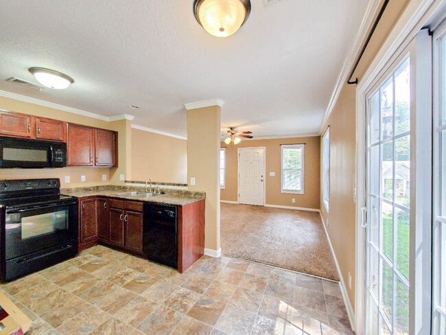 Building Photo - Pet Friendly Two Bedroom!