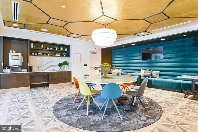 Building Photo - 901 H St NE