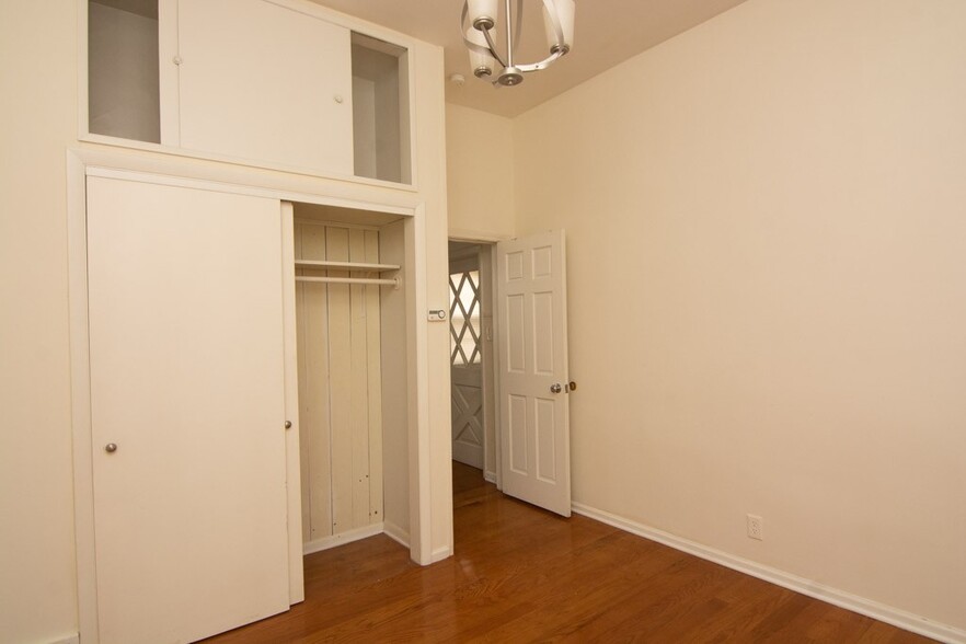 Building Photo - 2814 N Maplewood Ave