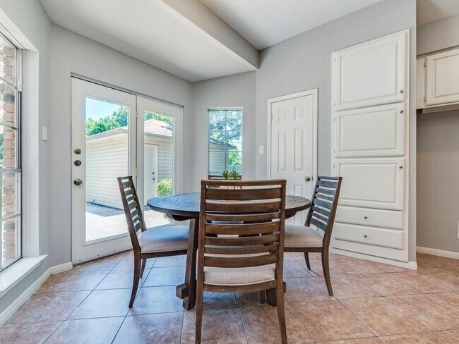 Building Photo - 1104 Quail Ln