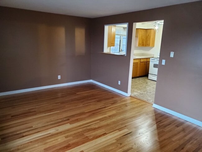 Building Photo - Charming 2 Bedroom, 1 bath- Lyncourt