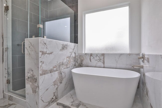 Building Photo - 9349 Lavender St