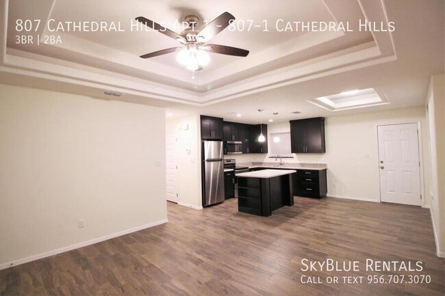 Building Photo - 807 Cathedral Hl