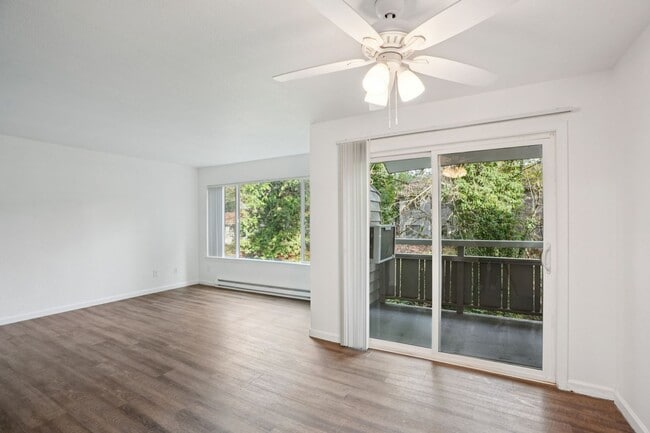 Interior Photo - Images Springcreek Apartments