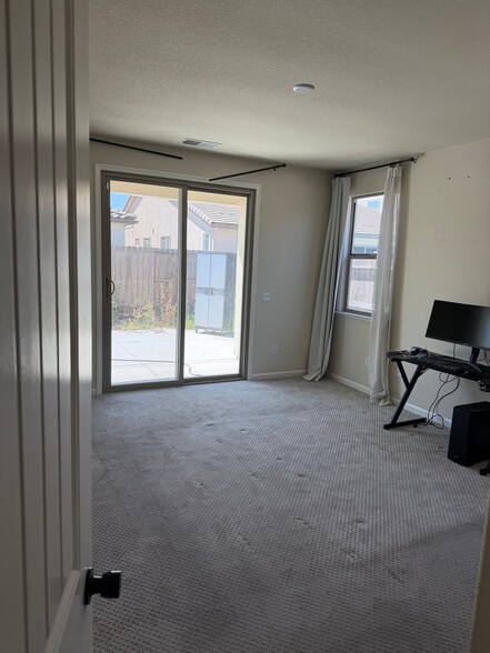 Building Photo - 3212 Showcase Way