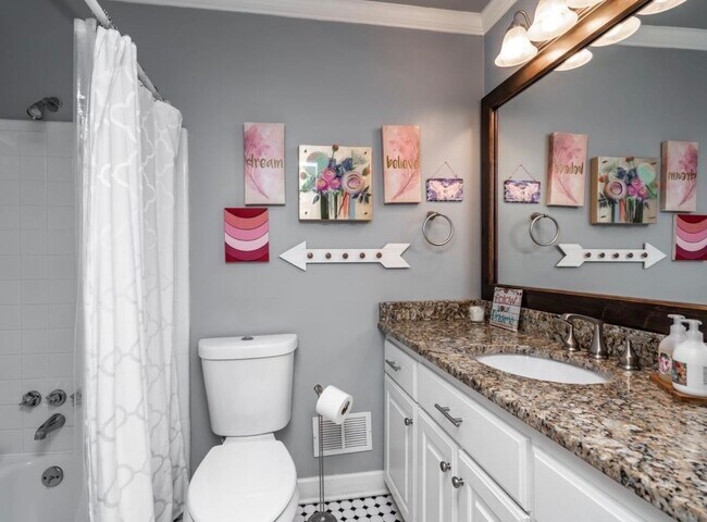 Building Photo - Low Maintenance 4BR/2BA Home near Downtown Greenville!