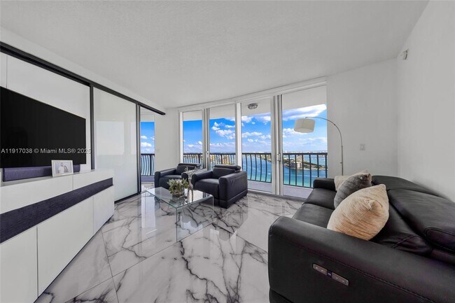 Building Photo - 1750 N Bayshore Dr