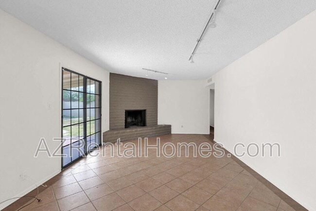 Building Photo - 1891 E Dunbar Dr