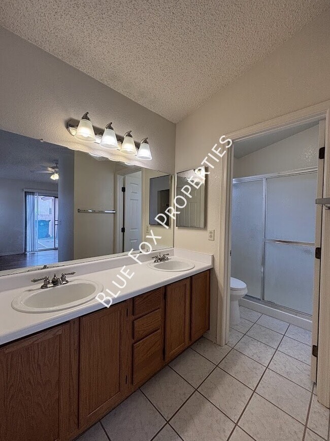 Building Photo - 9913 N Woodstone Trail