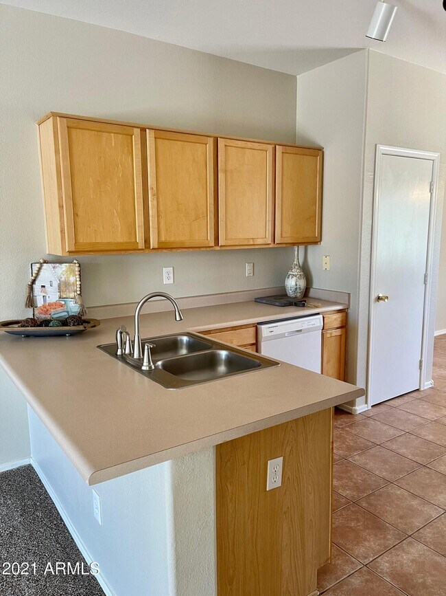 Building Photo - 23808 N Sunrise Cir