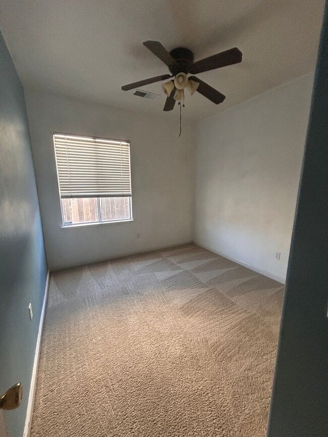 Building Photo - Open and spacious in Lemoore