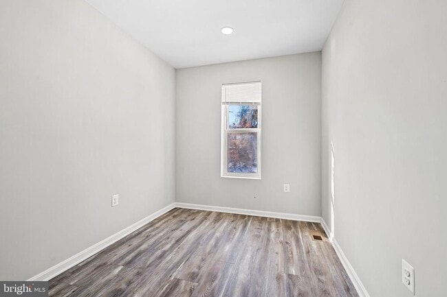 Building Photo - 4206 Ivanhoe Ave