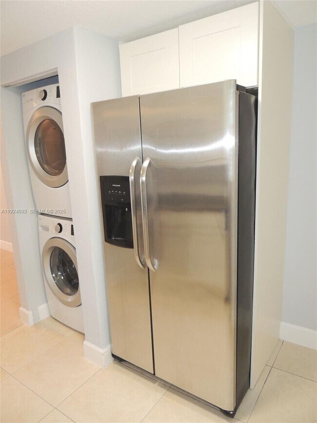 Building Photo - 1152 99th St