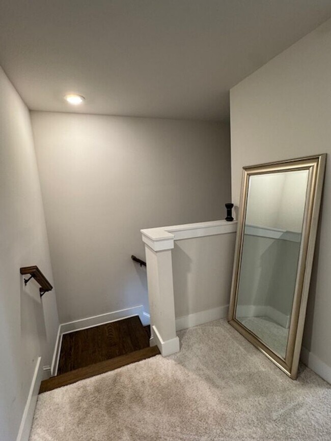 Building Photo - Move In Ready - 3 Bedrooms, 2.5 Baths. Hic...