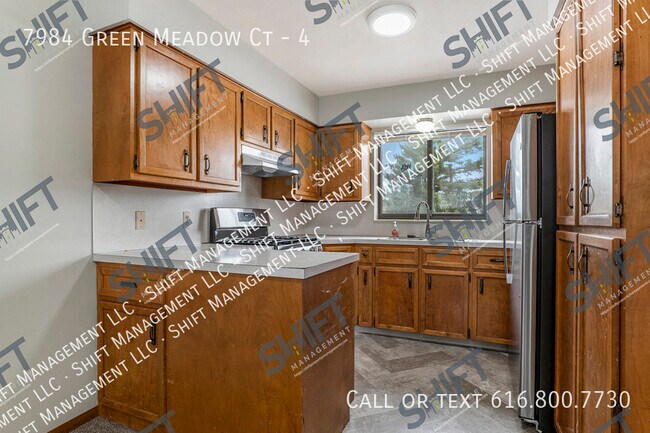 Building Photo - 7984 Green Meadow Ct