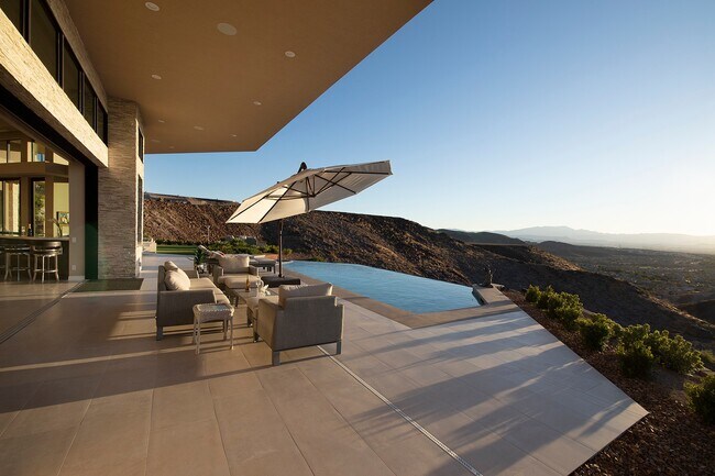 Building Photo - 661 Dragon Peak Dr
