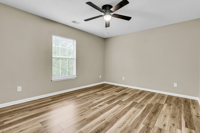Building Photo - Recently Updated 4 bedroom 2.5 bathroom two story home available in Ladson!