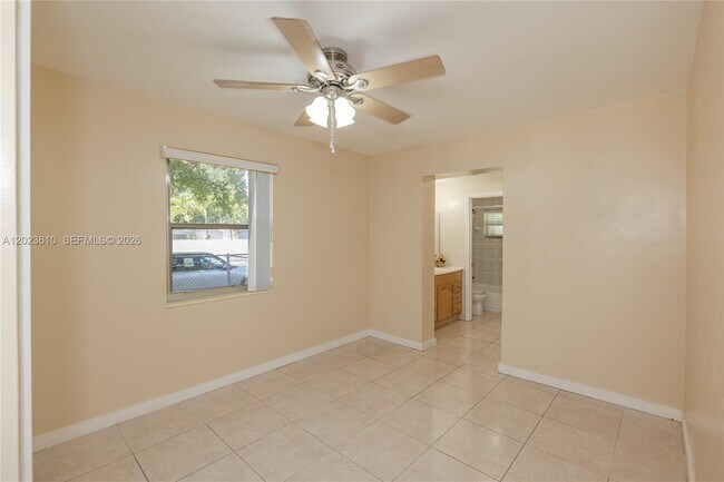 Building Photo - 540 SW 60th Ave