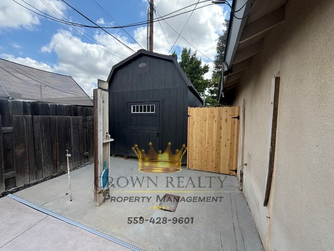 Building Photo - 1120 W Howard Ave
