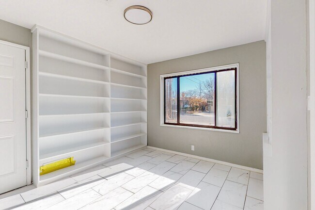 Building Photo - NE PUEBLO STYLE 3 Bedroom 2 Bath 1824/SF