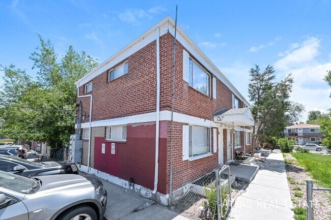 Building Photo - 1865 W Mosier Pl
