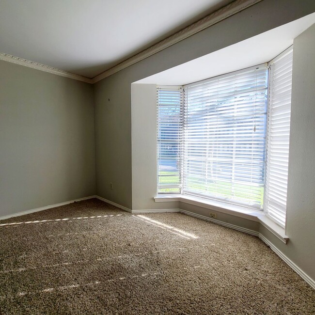 Building Photo - Spacious 2-Bedroom, 2-Bath Condo near SMU ...