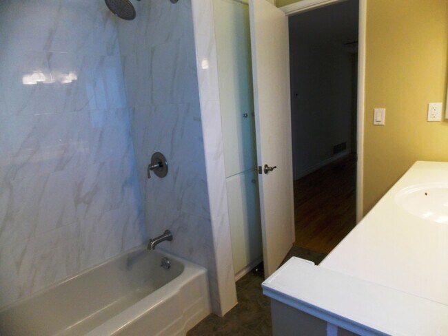 Building Photo - 4714 Muscatel Ave