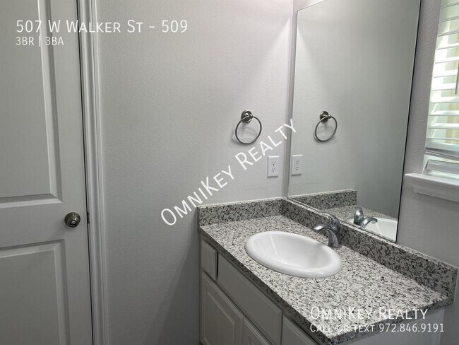 Building Photo - 507 W Walker St