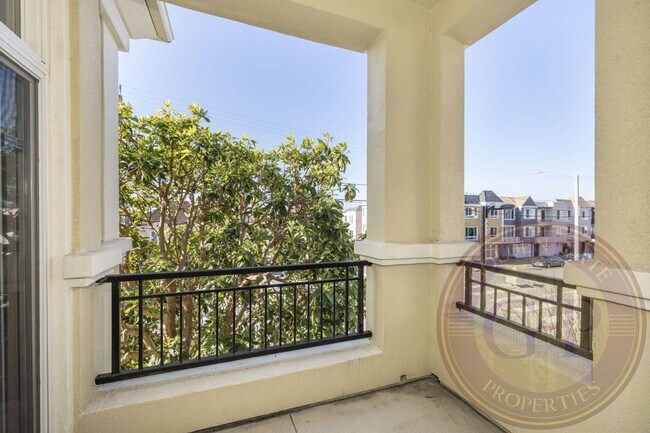 Building Photo - Sunset - 3 BR, 3.5 BA Townhouse 2,225 Sq. Ft. - 3D Virtual Tour, 2 Car Garage