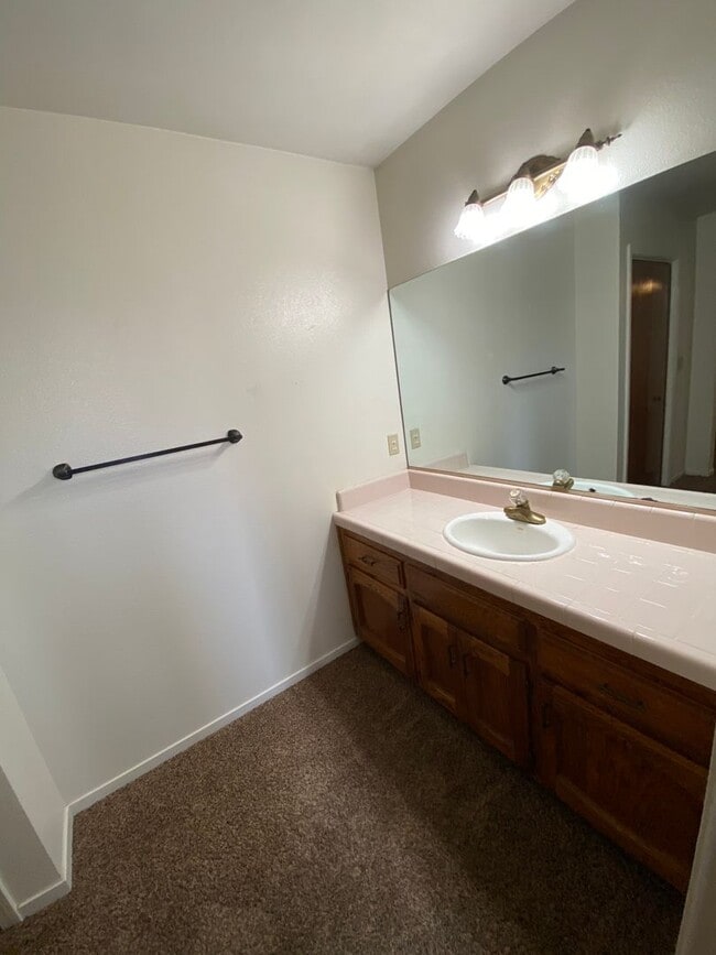 Building Photo - Lovely home for Rent in NW Visalia, located in the Oak West Neighborhood. Coming soon