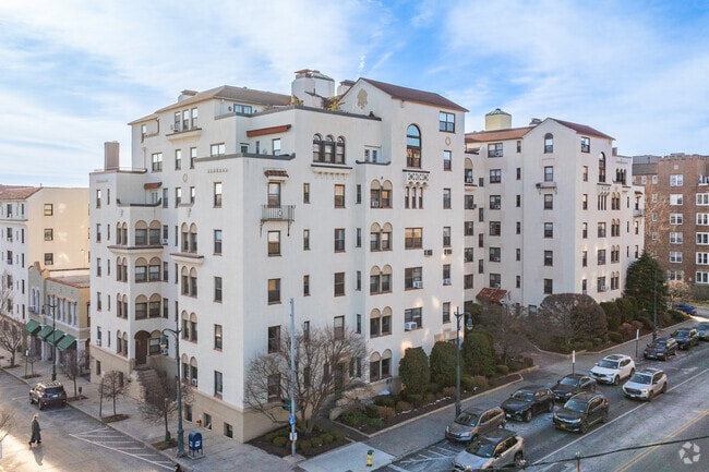 Building Photo - Larchmont Hills
