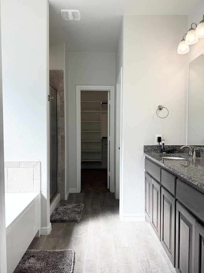 Building Photo - 7104 Thomas Paine Rd