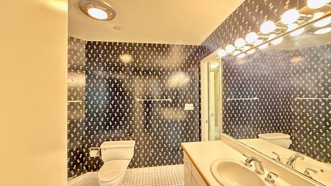 Building Photo - Comfortable Studio Living with Balcony, Parking & Storage at Daniel Burnham Court