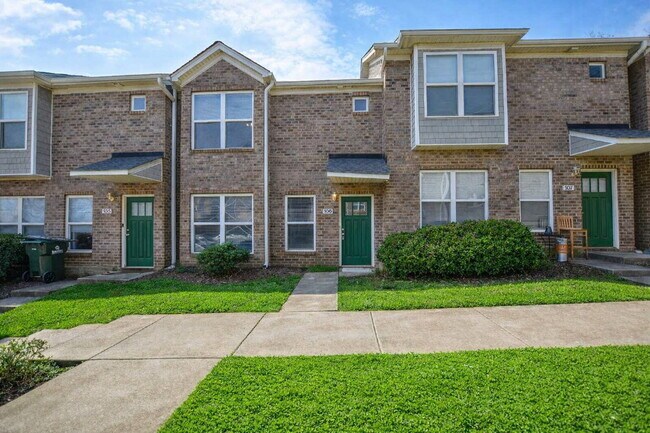 Building Photo - Townhome in Old Town Rock Hill | 3 Bed | 2 Bath | $1,695