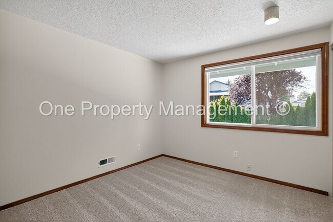Building Photo - 614 SE 130th Ct