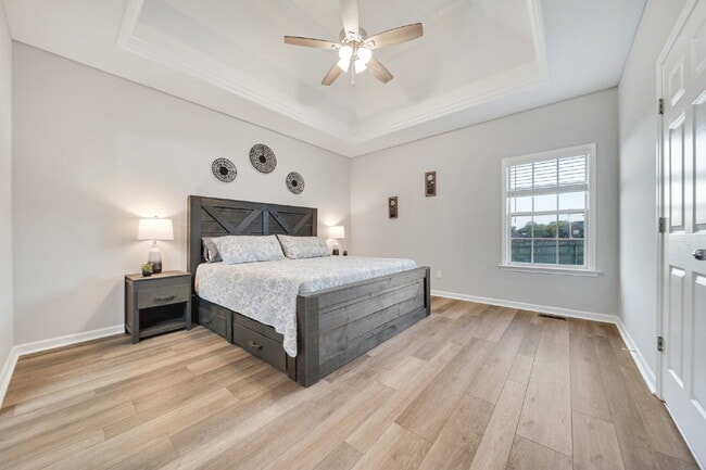 Building Photo - FULLY and Tastefully furnished 3 bedroom h...