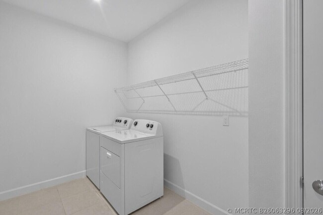 Building Photo - 13621 SW Bally Dr