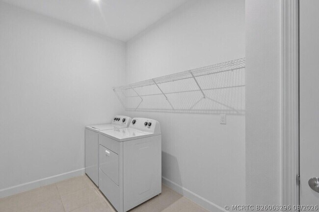 Building Photo - 13621 SW Bally Dr